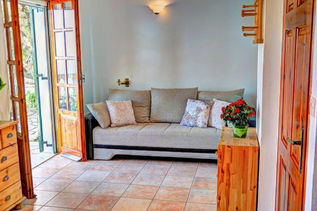 Rolling Stolis Home Katavolos Exterior photo